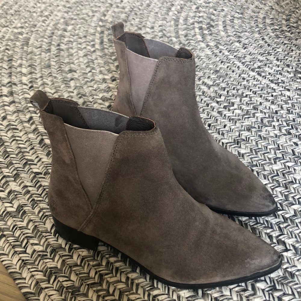 Suede ankle boot